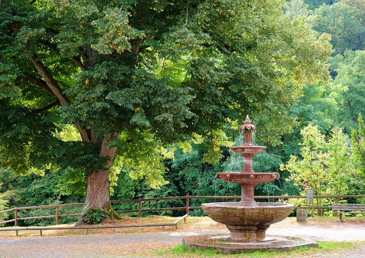 Springbrunnen mit mehreren Schalen